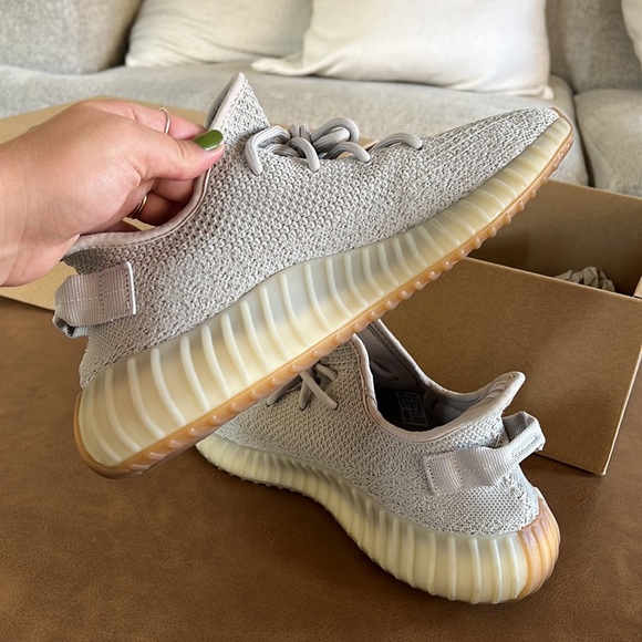 Authentic Yeezy Boost 350 size 10.5 - Picture 4 of 8